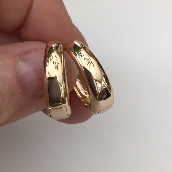 Cute Gold Hoop Earrings - Picture 1 of 3